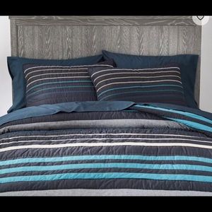 Pottery Barn Laid back stripes twin quilt